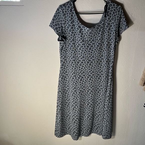 John Robert’s Dress Sz 16 Grey /Silver Animal Print - Picture 1 of 7